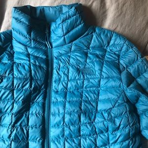 North Face lightweight puffer jacket size medium